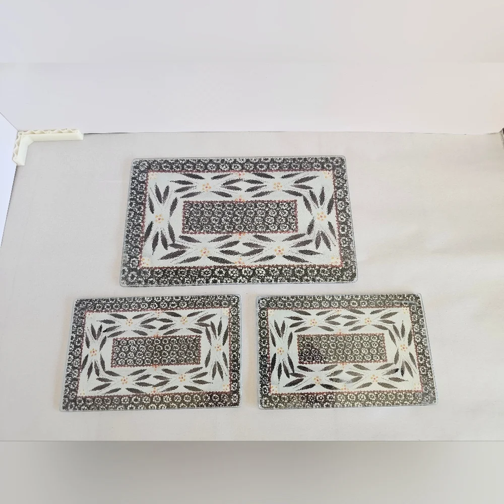 Temptations Old World Black Confetti glass cutting mats/trivets Set of 3